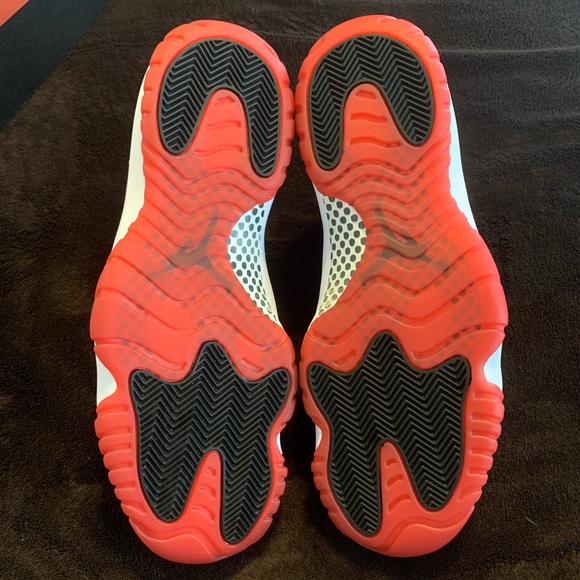 Air Jordan 11 Bred - Picture 3 of 5